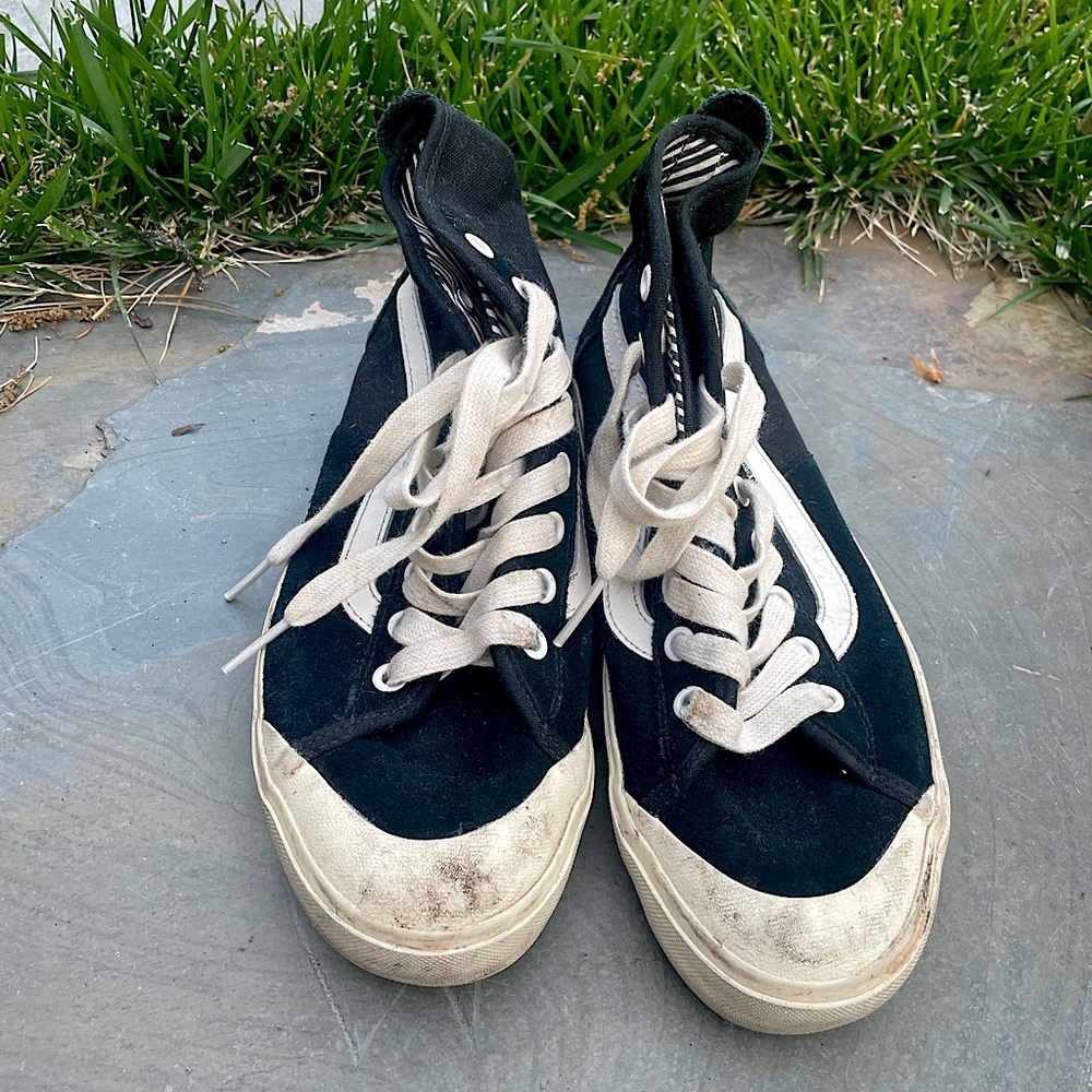 Size 6.5 woman’s high top vans
